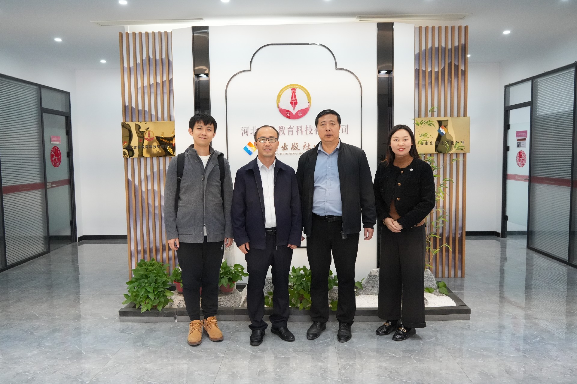 携手教研 共思共勉——热烈欢迎深圳实验学校光明部领导走进金卷参观考察